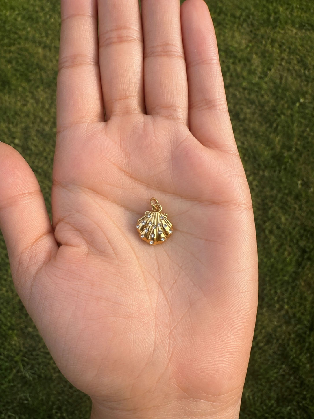 Stones Shell Charm